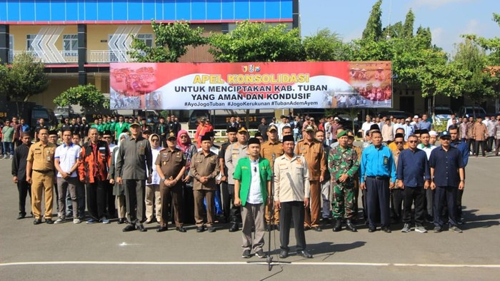 Masyarakat Kabupaten Tuban dari berbagai elemen menggelar apel konsolidasi
