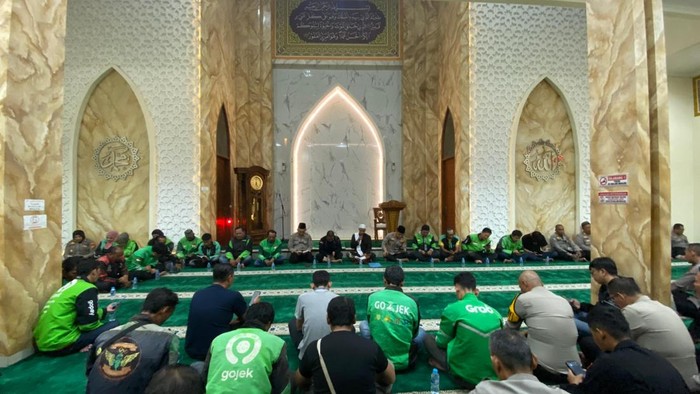 Polresta Bogor Kota dan komunitas ojol gelar tahlilah untuk Affan Kurniawan