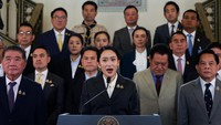 Paetongtarn Shinawatra, yang diberhentikan sebagai perdana menteri, berbicara dalam konferensi pers. Dalam putusannya, seperti dilansir Reuters, Jumat (29/8), Mahkamah Konstitusi menyatakan Paetongtarn telah melanggar etika dalam panggilan telepon yang bocor ke publik pada Juni lalu, di mana dia tampak tunduk kepada mantan pemimpin Kamboja, Hun Sen, saat kedua negara berada di ambang konflik. Foto: REUTERS/Chalinee Thirasupa