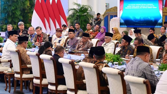 Presiden Prabowo Subianto silaturahmi dengan tokoh lintas agama, pimpinan parpol, pimpinan serikat buruh, dan organisasi kepemudaan lintas iman di Istana Negara. (Muchlis Jr - Biro Pers Sekretariat Presiden)