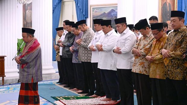 Presiden Prabowo Subianto silaturahmi dengan tokoh lintas agama, pimpinan parpol, pimpinan serikat buruh, dan organisasi kepemudaan lintas iman di Istana Negara. (Muchlis Jr - Biro Pers Sekretariat Presiden)