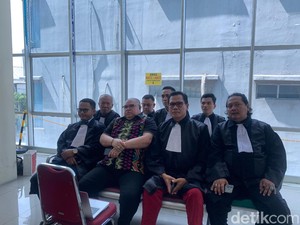 Sidang Vonis Razman Kasus Pencemaran Nama Baik Hotman Paris Ditunda