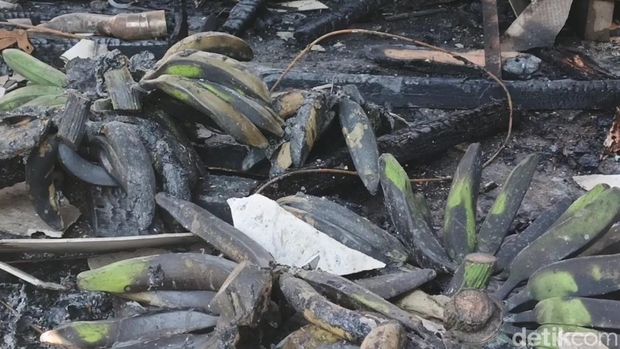 Rumah Andeh yang ludes terbakar api di Purwakarta