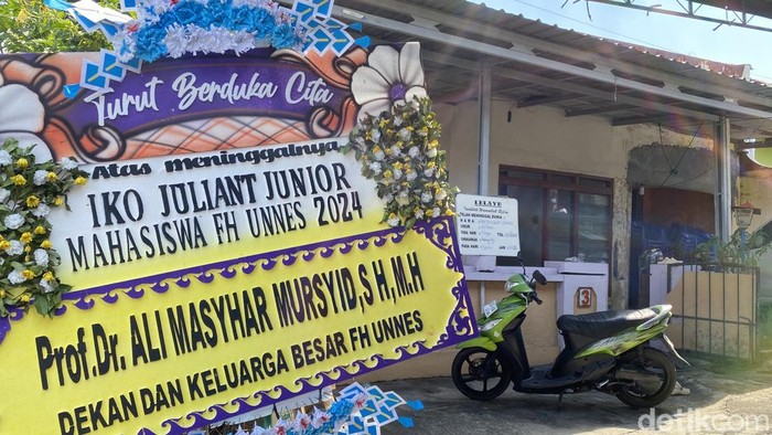 Suasana rumah duka Iko Juliant Junior di Semarang.