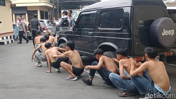 Sejumlah remaja yang diduga penyusup aksi demo diamankan Polres Tasikmalaya Kota.
