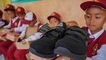 Sepatu Baru bagi Siswa Prasejahtera