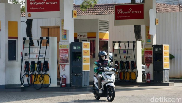 Sejumlah Stasiun Pengisian Bahan Bakar Umum (SPBU) asing di Jakarta tampak lengang tanpa aktivitas pengisian. SPBU Shell dan BP di beberapa titik mengalami kekosongan stok bahan bakar minyak (BBM) sejak sepekan terakhir. Pantauan di lapangan, Selasa (2/9/2025), pompa pengisian di SPBU Shell kawasan Jakarta Pusat dan Jakarta Selatan sudah tidak beroperasi.