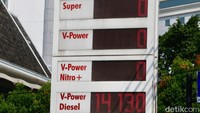 Kondisi serupa juga terlihat di SPBU Shell di wilayah Jakarta, di mana seluruh jenis bensin habis.