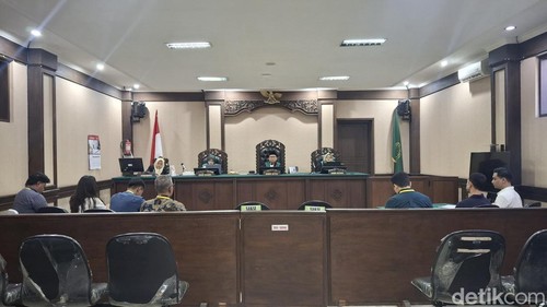 Suasana sidang Dahlia Poland-Fandi Christian di PA Badung, Selasa (2/9/2025).