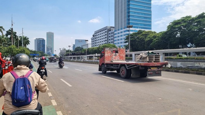 Situasi di sekitar DPR pada Selasa (2/9/2025)-(Taufiq/detikcom)
