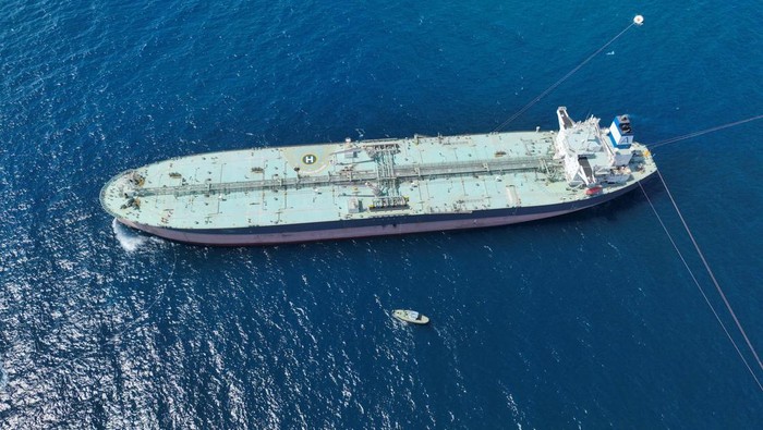 A drone view shows crude oil tanker Nissos Christiana, first ship to transport oil from Syria since the fall of Bashar al-Assad’s regime, anchored in the port of Tartus, Syria, September 1, 2025. REUTERS/Mahmoud Hassano