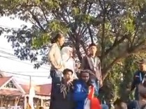 Momen Ketua DPRD Bulukumba Baca Teks hingga Dipaksa Turun dari Mimbar Orasi