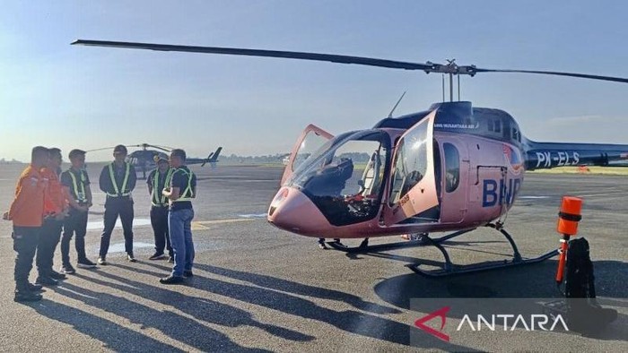 Tim SAR udara bersiap melakukan operasi pencarian helikopter tipe BK117 D3 yang hilang kontak pada hari kedua di Tanah Bumbu, Kalimantan Selatan, Selasa (2/9/2025). ANTARA/HO-SAR Banjarmasin