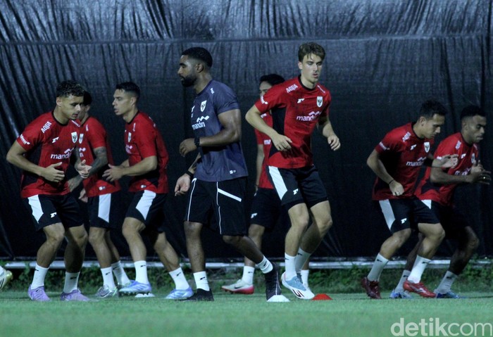 Timnas Indonesia menggelar latihan di Lapangan ABC Gelora Bung Tomo, Selasa (2/9/2025). Latihan digelar jelang laga persahabatan melawan China Taipe.