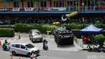 Penampakan Rantis Anoa TNI Disiagakan di Pusat Perbelanjaan Glodok