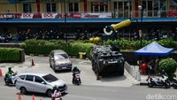Rantis Anoa juga terlihat di LTC Glodok dan Puri Indah Mall, menandai penguatan pengamanan di pusat-pusat perbelanjaan Jakarta. Kehadirannya mendapat sorotan publik.