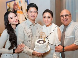 Gaya Kompak Alyssa Daguise & Mertua di Ultah Al, Berbusana Nuansa Earth Tone