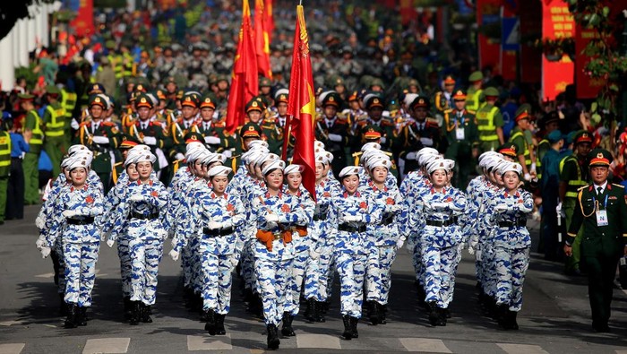 VIETNAM-INDEPENDENCEDAY/PARADE Vietnamese female medical officers march during a parade marking Vietnam's 80th National Day anniversary, at a street in Hanoi, Vietnam, September 2, 2025. LUONG THAI LINH /Pool via REUTERS
