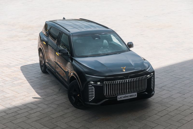 VinFast Lac Hong 900 LX