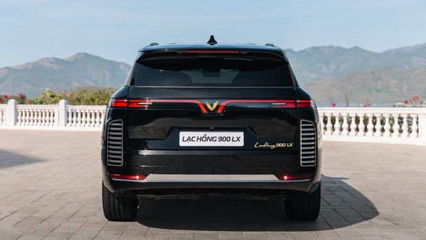 VinFast Lac Hong 900 LX