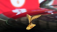 Belum diketahui apakah VinFast akan menjual Lac Hong 900 LX ini buat umum. Untuk sementara, sebanyak dua unit varian lapis baja dan sepuluh unit standar Lac Hong 900 LX pertama sudah diserahkan kepada Kementerian Luar Negeri Vietnam. Foto: Dok. VinFast