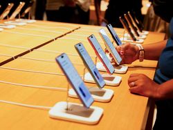 Warga India Antusias di Apple Store Perdana Bengaluru, Produk Baru Jadi Rebutan