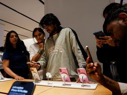 Warga India Antusias di Apple Store Perdana Bengaluru, Produk Baru Jadi Rebutan