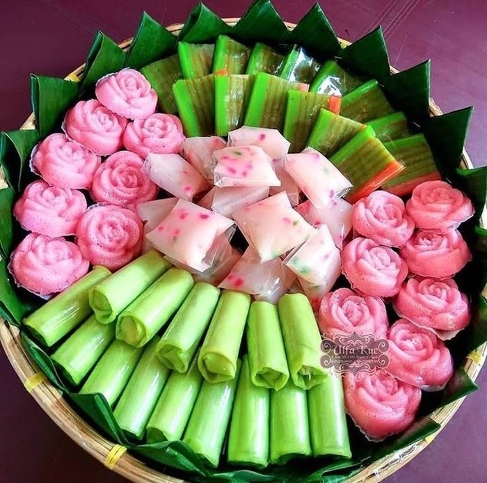 10 Kue Tradisional Indonesia Ini Ternyata Punya Ciri Khas Warna Pink Hijau!