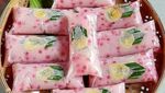10 Kue Tradisional Indonesia Ini Punya Ciri Khas Warna Pink dan Hijau!