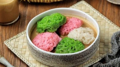 10 Kue Tradisional Indonesia Ini Punya Ciri Khas Warna Pink dan Hijau!