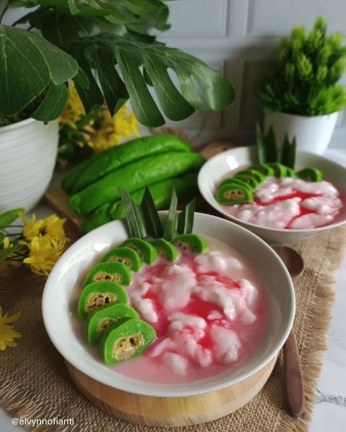 10 Kue Tradisional Indonesia Ini Ternyata Punya Ciri Khas Warna Pink Hijau! 10 Kue Tradisional Indonesia Ini Ternyata Punya Ciri Khas Warna Pink Hijau!
