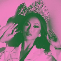 Selain Eva, Puteri Indonesia Pariwisata & Bali 2024, Ketut Permata Juliastrid Sari atau yang biasa disapa Tata juga terlihat vokal memberikan dukungannya untuk suara rakyat. Tak hanya mengubah foto profilnya menjadi warna pink dan hijau, Tata juga turut menggaungkan 17+8 tuntutan rakyat dalam unggahan Instagramnya. Foto: Instagram