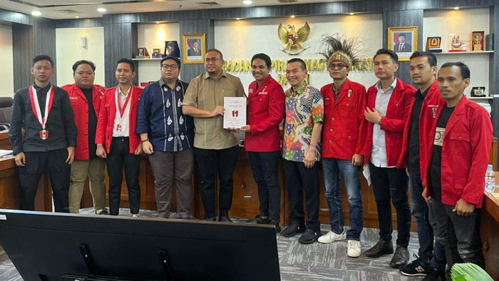 Audiensi Wakil Ketua Komisi VI DPR Andre Rosiade bersama anggota Komisi IV DPR Daniel Johan dan anggota Komisi VI DPR Kawendra Lukistian di Badan Aspirasi Masyarakat (BAM), kompleks parlemen, Senayan, Jakarta, Rabu (3/9/2025). Ketua Umum GMNI Sujahri Somar turut hadir.