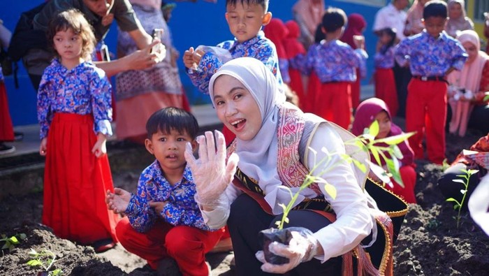 Bunda PAUD Provinsi Riau, Henny Sasmita Wahid. (Dok Dinas Kominfotik Riau)