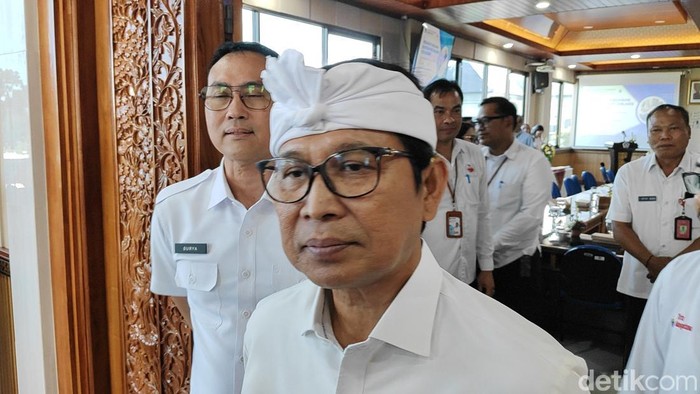 Bupati Badung I Wayan Adi Arnawa usai hadiri acara di Perumda Tirta Mangutama, Mangupura, Rabu sore (3/9/2025).