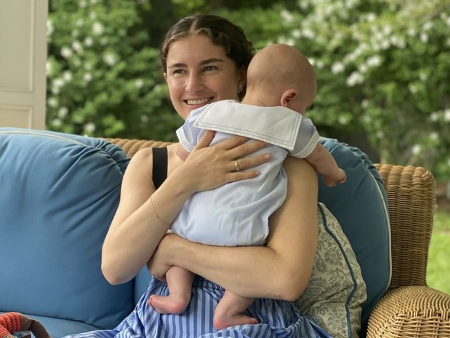 Pada 2015, Malle menikah dengan Graham McGrath Albert di Prancis. Dari pernikahan tersebut lahir dua anak.  Foto: dok. Instagram @chloemalle