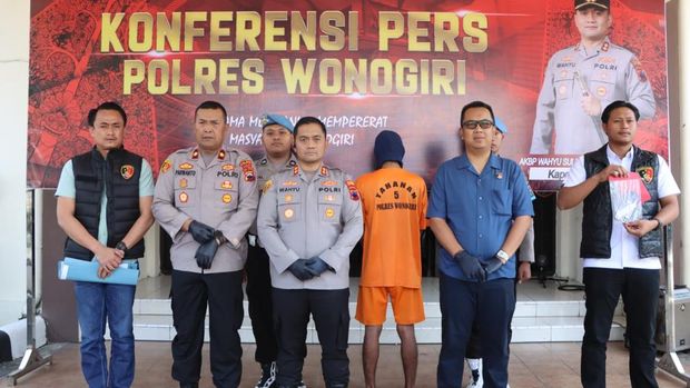 Konferensi pers pemuda ditangkap diduga jadi provokator demo anarkis di Mapolres Wonogiri. Foto diunggah Rabu (3/9/2025).