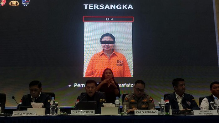 Direktorat Reserse Siber Polri menetapkan Laras Faizati sebagai tersangka atas hasutan pembakaran Gedung Mabes Polri. (Rumondang/detikcom)