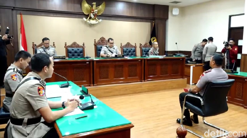 Divisi Propam Polri menggelar sidang Komisi Kode Etik Polri (KKEP) terhadap Danyon Resimen IV Korps Brimob (Korbrimob) Polri, Kompol Kosmas K Gae. (dok Istimewa)
