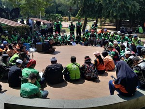 Massa Ojol Semarang Peringati 7 Hari Affan Tewas Dilindas Rantis Brimob