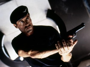 Sinopsis Demolition Man, Film Klasik Sylvester Stallone di Bioskop Trans TV