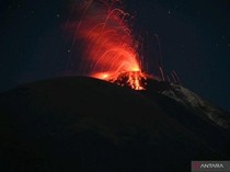 Pesawat Wings Air Kupang-Lewoleba Batal Terbang gegara Erupsi Ile Lewotolok