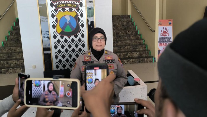 Humas Polres Sumenep AKP Widiarti memberikan keterangan kepada awak media.