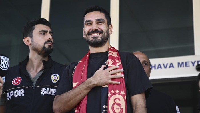 ISTANBUL, TURKIYE - SEPTEMBER 2: Ilkay Gundogan, midfielder for Premier League club Manchester City, arrives in Istanbul as transfer negotiations begin with Galatasaray, on September 2, 2025. (Photo by Arif Hudaverdi Yaman/Anadolu via Getty Images)