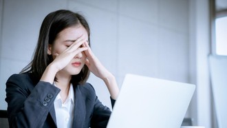 5 Zodiak yang Gampang Stres di Tempat Kerja, Ternyata Ini Alasannya