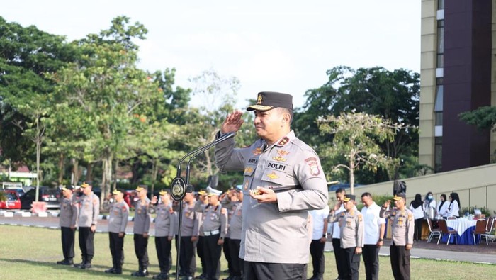 Kapolda Riau Irjen Herry Heryawan memuji Brimob Polda Riau dan menekankan agar menanamkan jiwa ksatria Humala Silalahi dan Amji Attak, Rabu (3/9/2025).