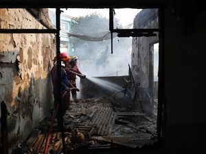 Puluhan Rumah Dinas Polisi di Serpong Terbakar, Diduga Akibat Korsleting
