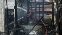 Posko penampungan untuk korban terdampak kebakaran didirikan di kantor kecamatan. 