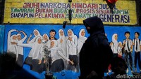 Mural dengan pesan “Jauhi Narkoba” dan “Stop Judi Online” jadi pengingat keras bagi generasi muda tentang bahaya yang mengintai.