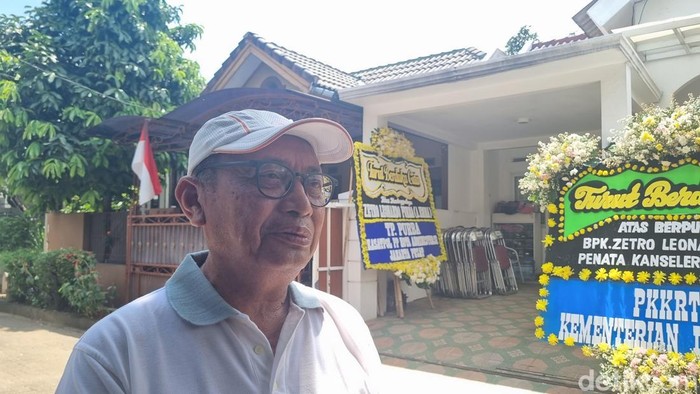 Ketua RW, Aris Indra (65).
